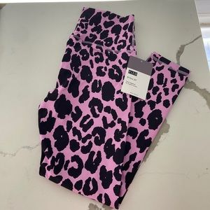 FLEO x DesB Orchid El Tori 25” leggings (brand new, never worn) size Medium